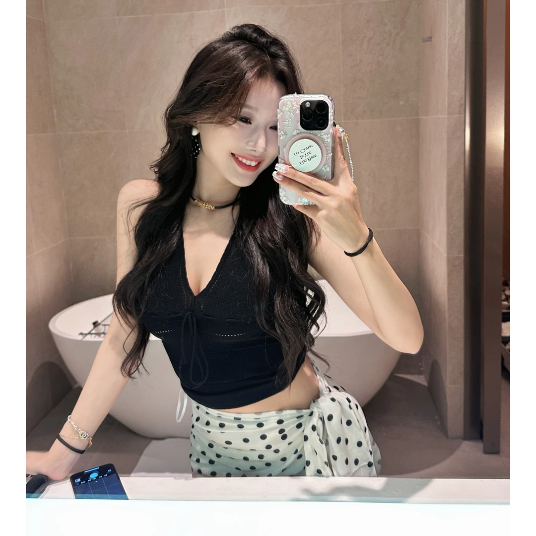 陈六六CHENLIULIU【美好假日】度假风纯欲深v针织打底吊带背心