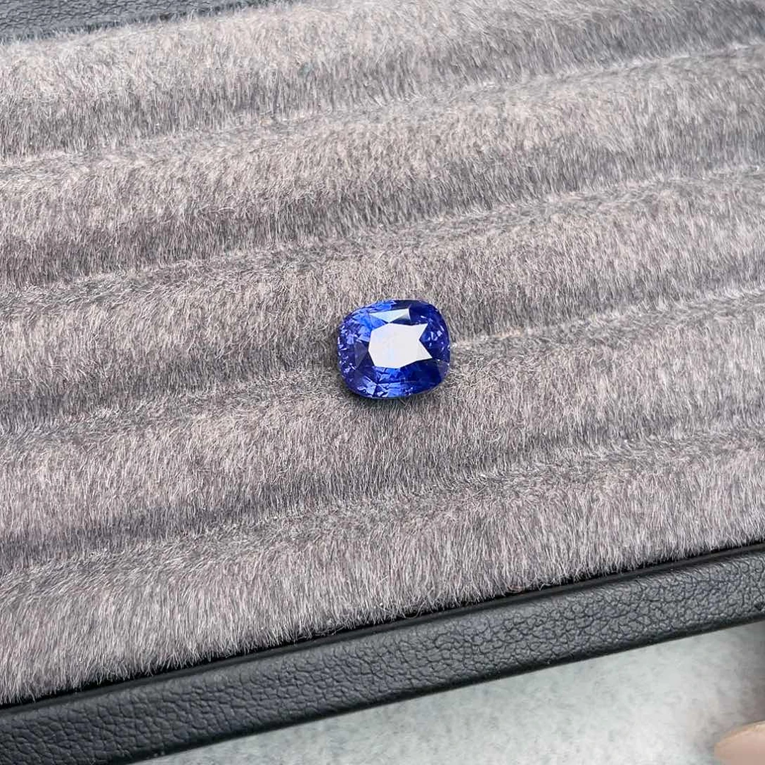 蓝宝石裸石未镶嵌美****，5.1ct无烧变色