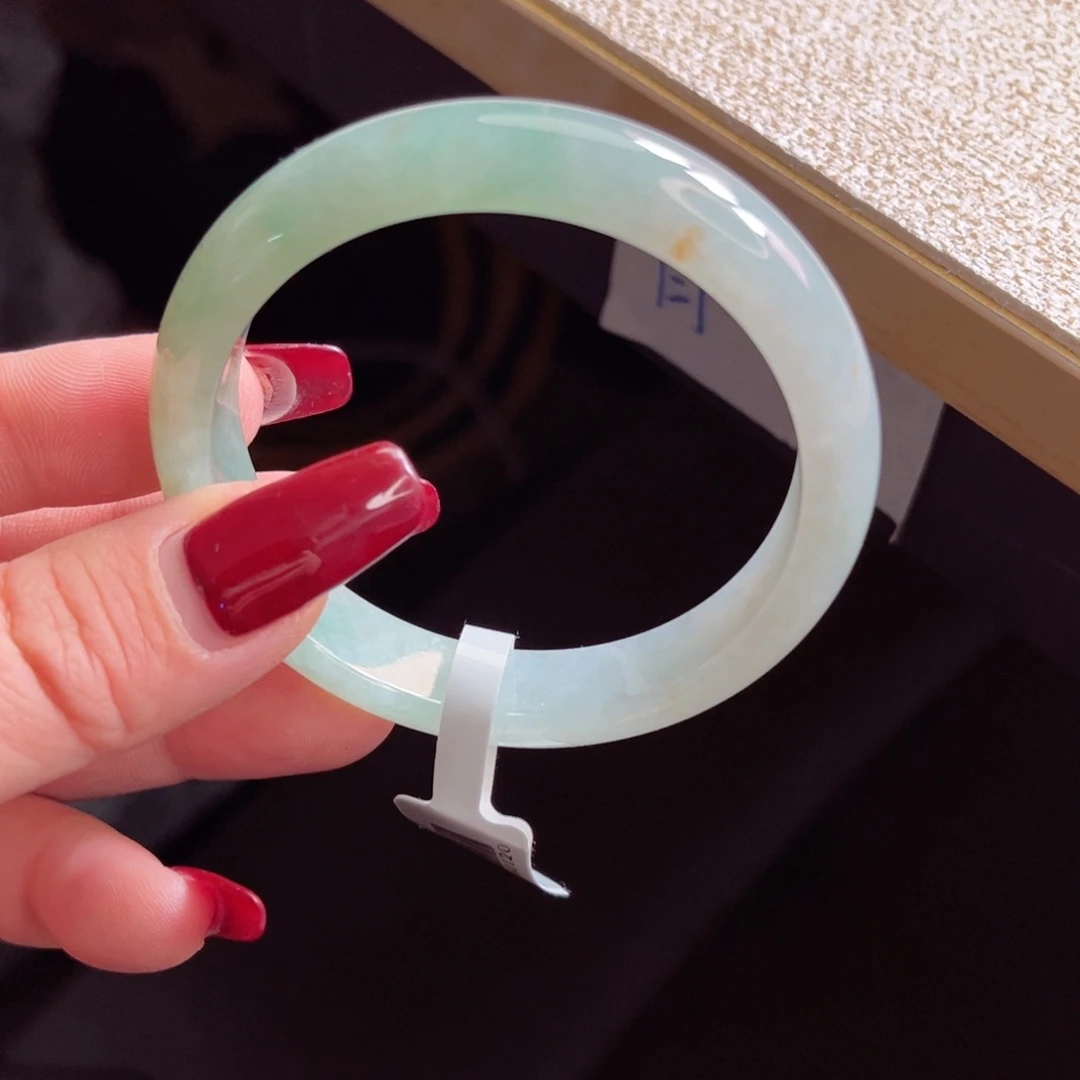 翡翠手镯未镶嵌手镯