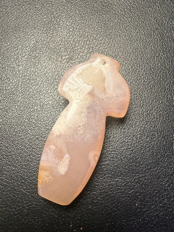 樱花玛瑙旗袍吊坠