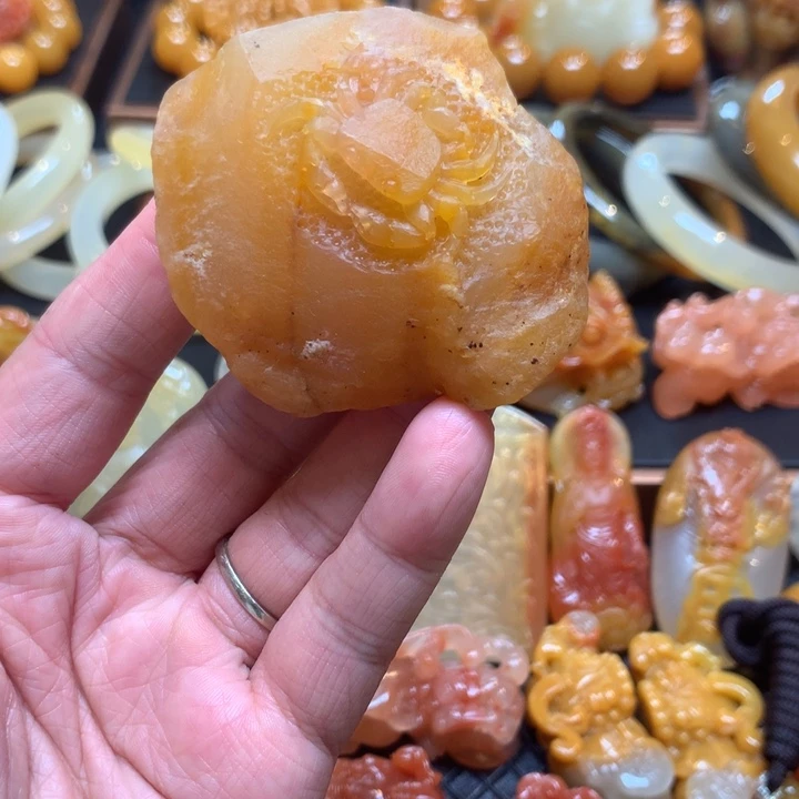 未镶嵌石英质玉（黄龙玉）挂件