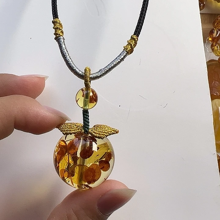 未镶嵌颈饰琥珀（花珀）