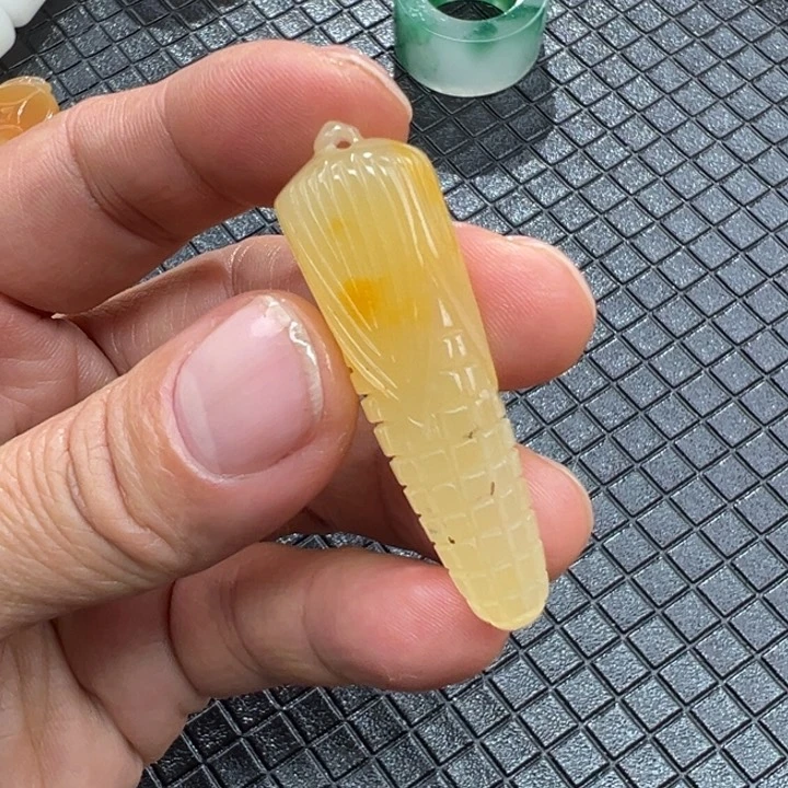 石英质玉（黄龙玉）颈饰未镶嵌