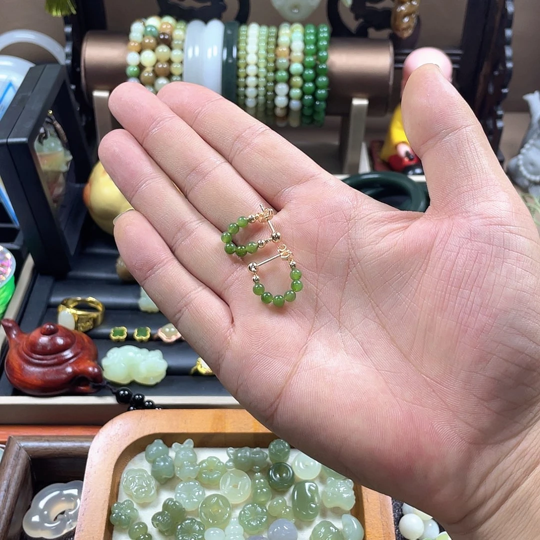 小***婷和田玉未镶嵌颈饰