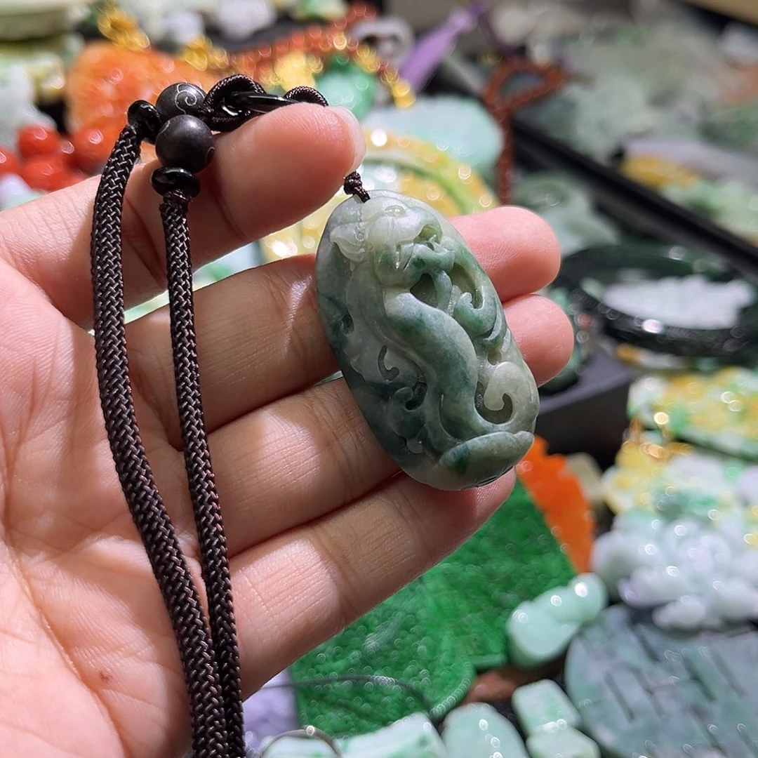 翡翠未镶嵌颈饰待编织