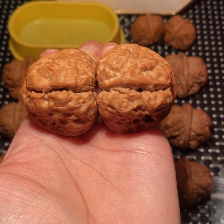 ****色文玩核桃把件蛙王