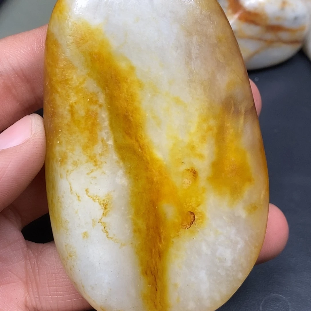 和田玉（糖玉）未镶嵌把件