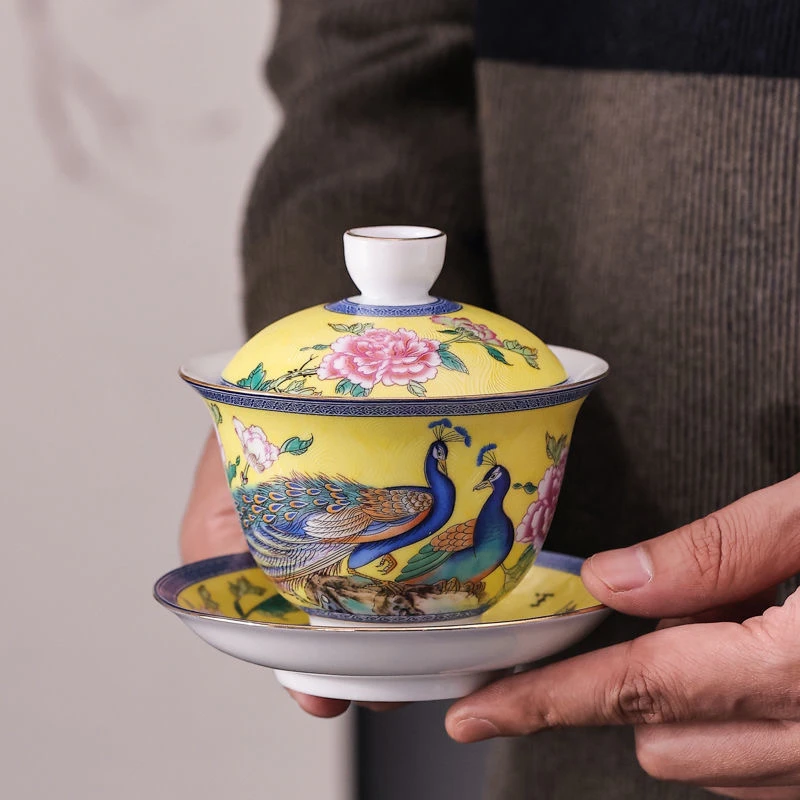 珐琅彩孔雀盖碗黄色