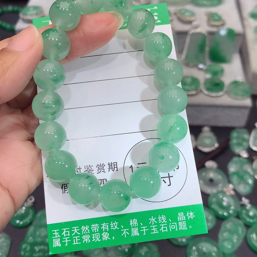 颈饰未镶嵌石英质玉