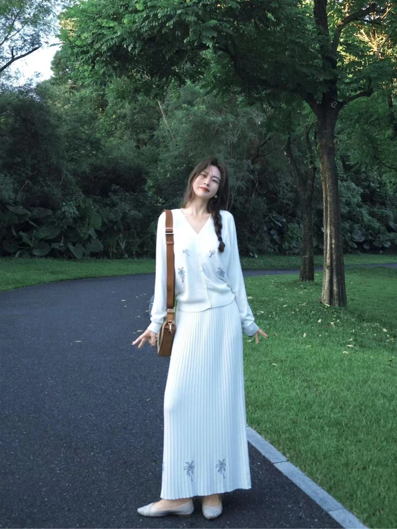 韩系高级设计感针织开衫2025年秋季新款洋气减龄百褶半身裙套装女