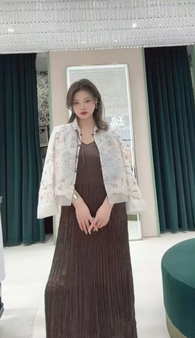 新中式品玉檀褐色镂空盘绳刺绣外套