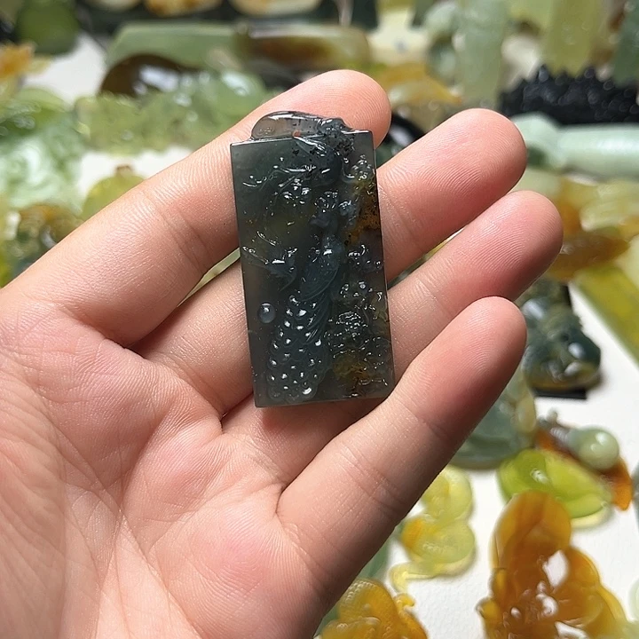 蛇纹石玉未镶嵌颈饰栖*