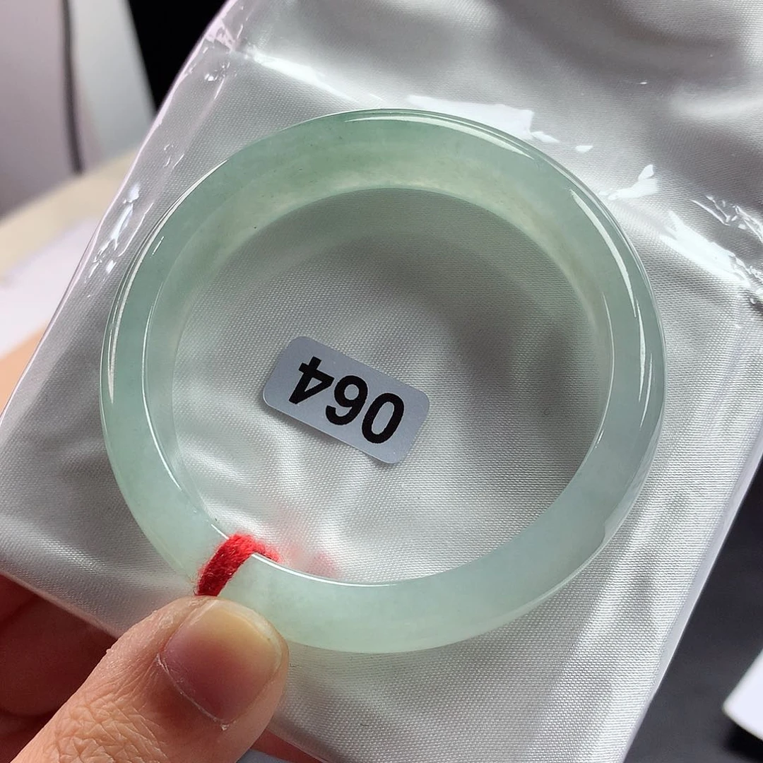 翡翠手镯未镶嵌53圈