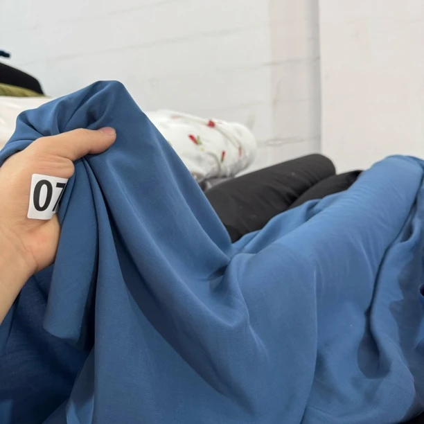 76  丝滑绸缎面料4米价