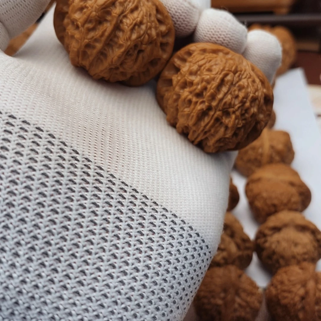 文玩核桃吊坠血七零。