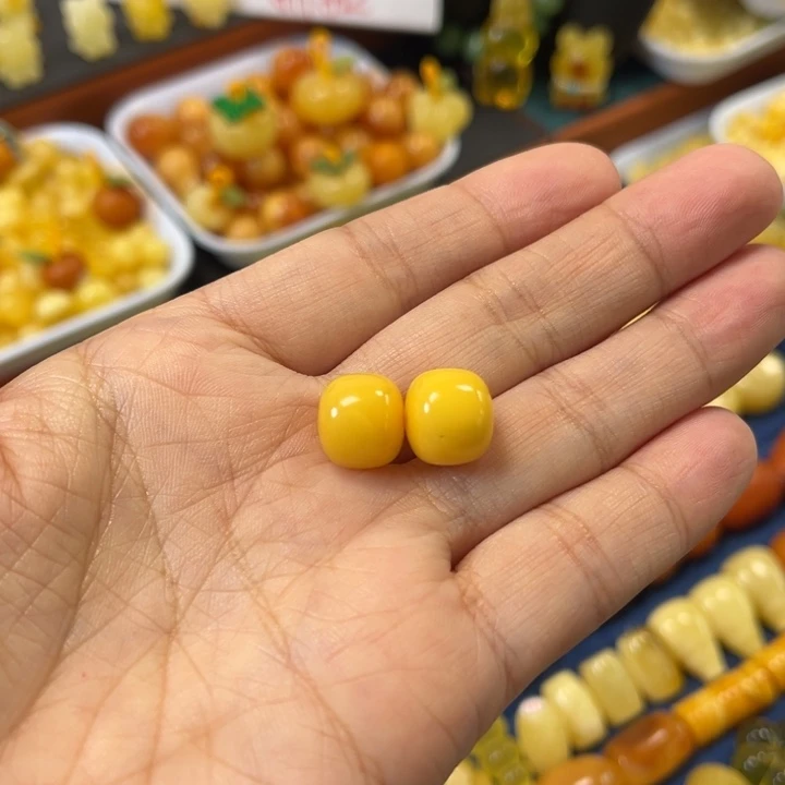 琥珀未镶嵌裸石卡12老蜡墩一对微瑕漏