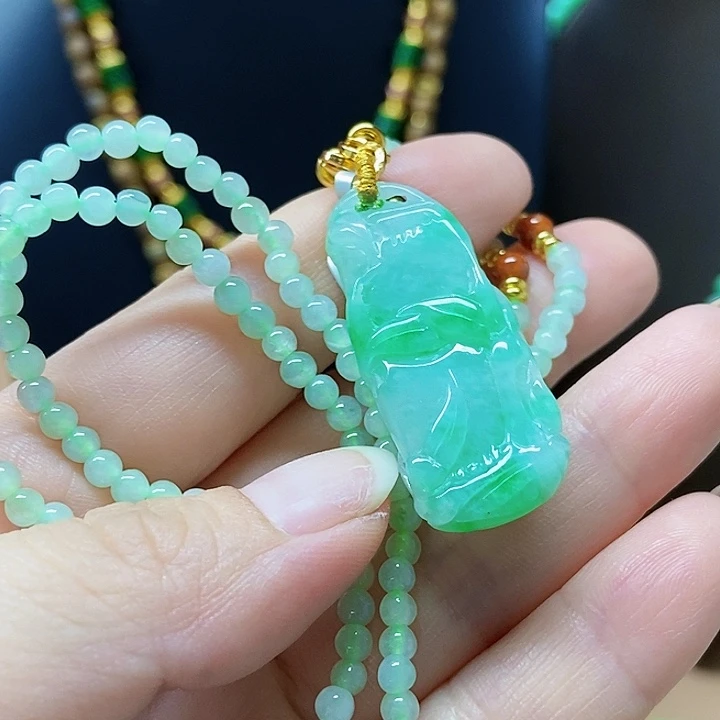 翡翠未镶嵌颈饰吊坠