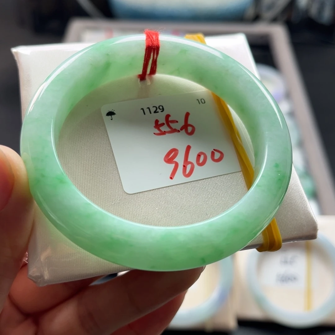 翡翠未镶嵌手镯55.6正圈，不需包容