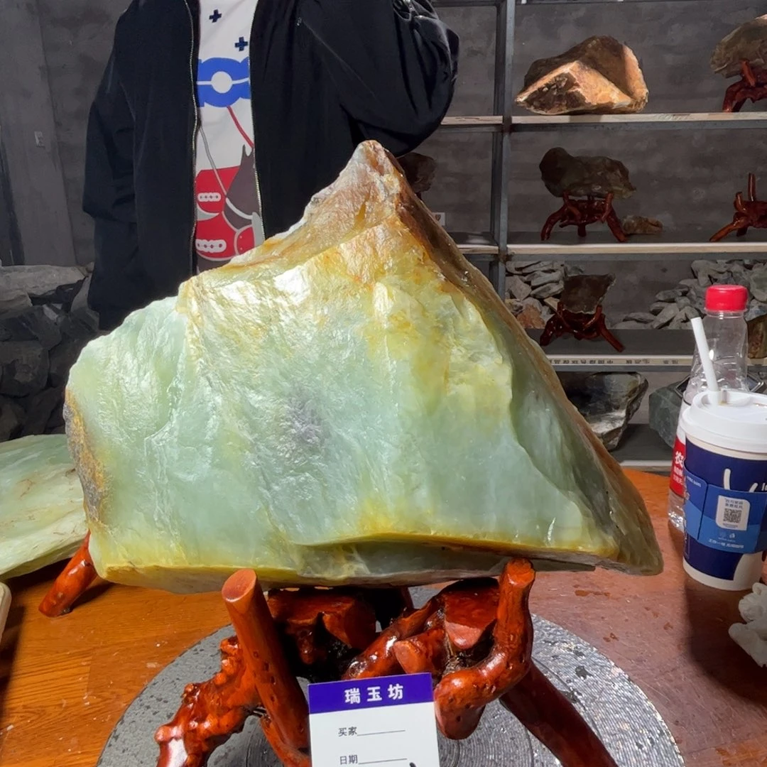 简***人蛇纹石玉未镶嵌纯天然岫玉原石