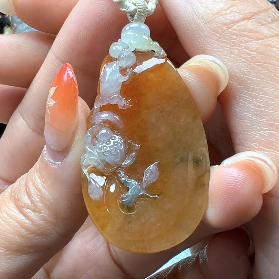 翡翠颈饰未镶嵌荷花