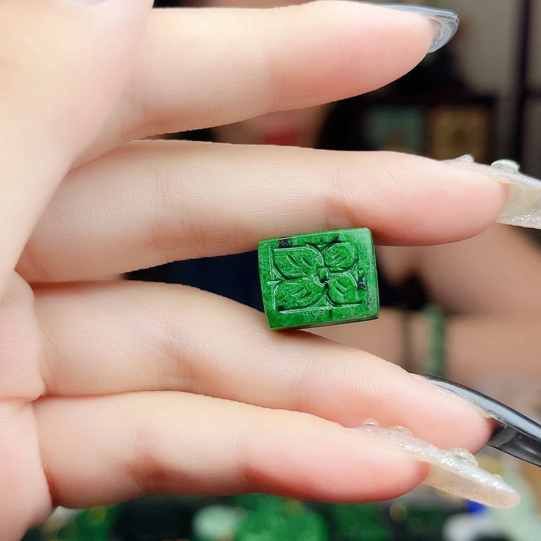 颈饰未镶嵌翡翠多样性