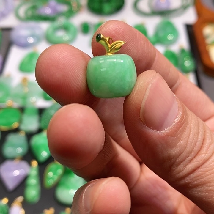 颈饰未镶嵌翡翠吊坠