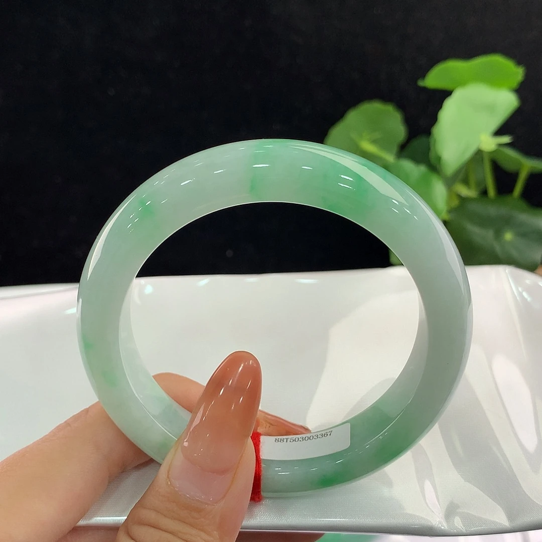 翡翠手镯未镶嵌正57