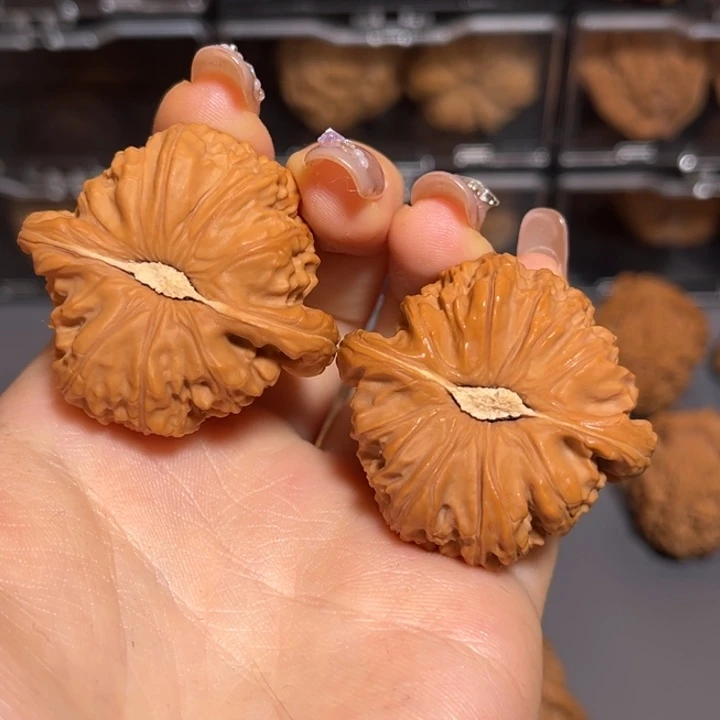 文玩核桃吊坠白狮子40