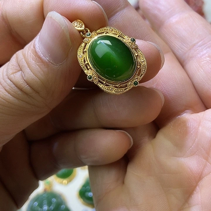 和田玉（碧玉）18K金镶嵌颈饰