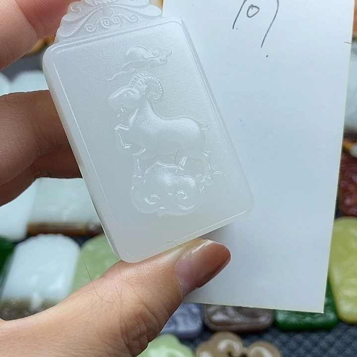 石英质玉合金颈饰