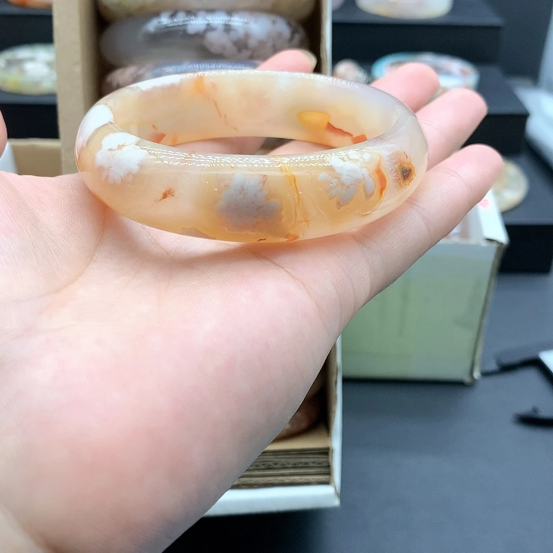 【闪购商品】玛瑙/玉髓手镯未镶嵌蹲**贝