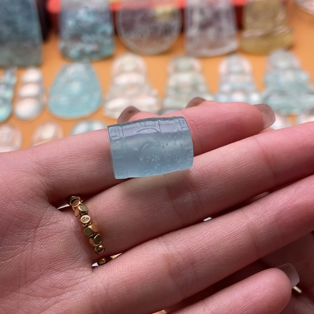 蛇纹石玉颈饰未镶嵌桶珠