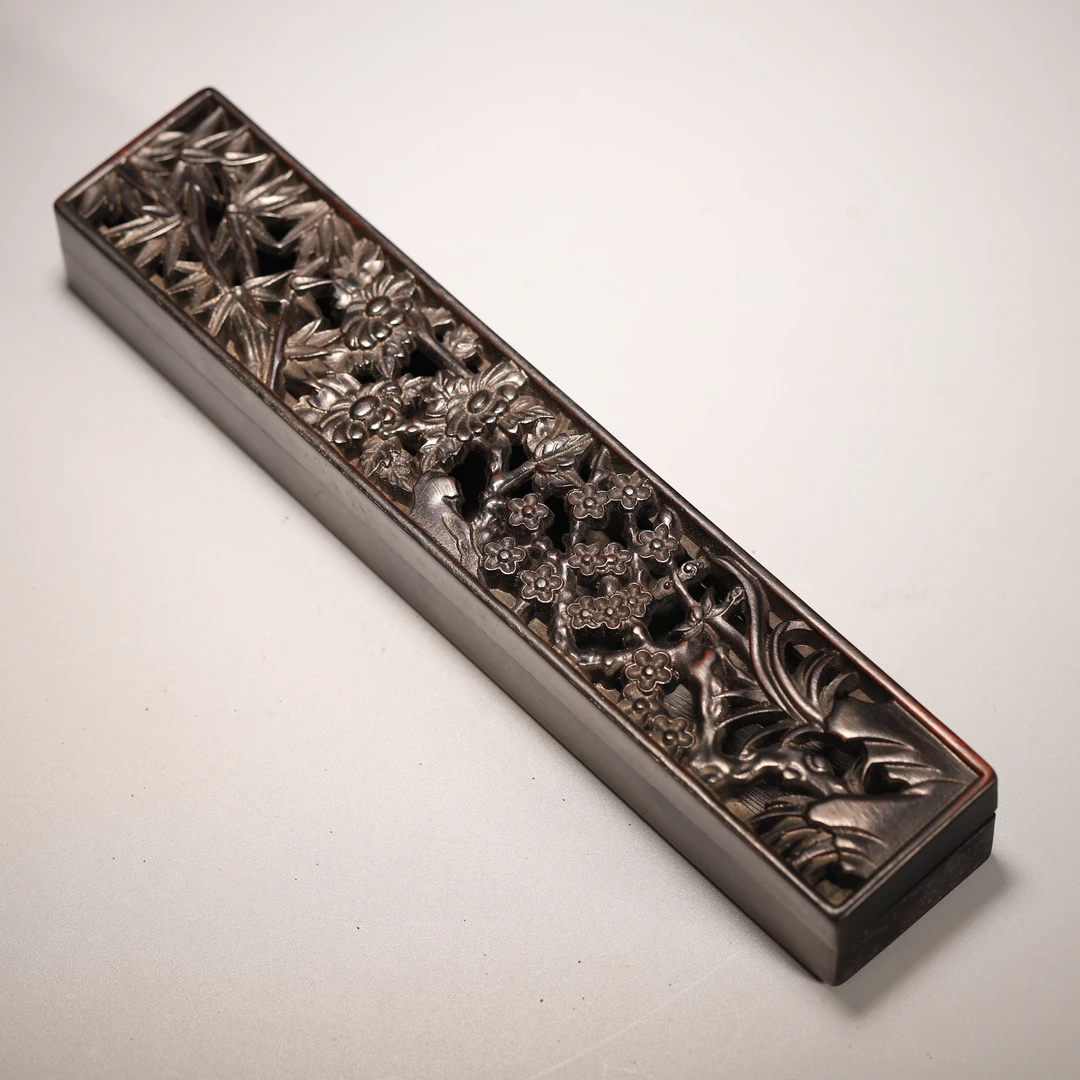 HY44 清代 紫檀花卉纹盖盒