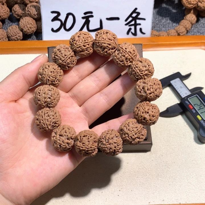 吊坠文玩核桃19号。21满肉梅花