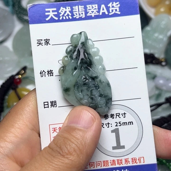 翡翠未镶嵌颈饰挂件