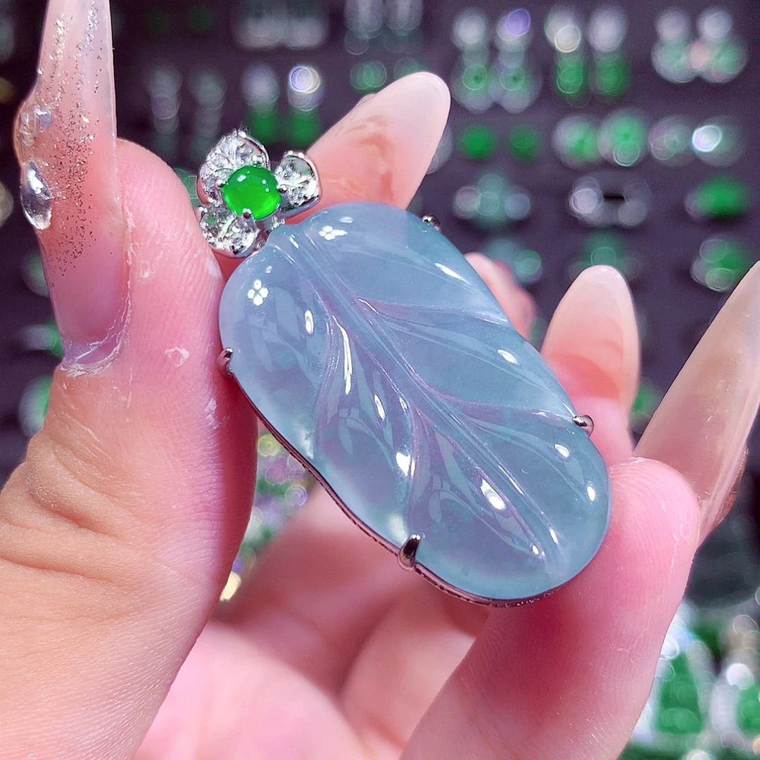 翡翠未镶嵌颈饰挂件