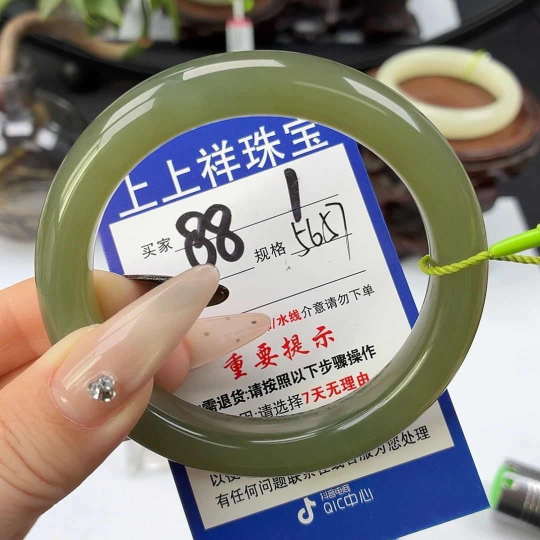 和田玉未镶嵌手镯