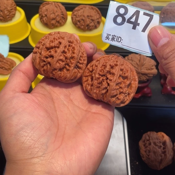 文玩核桃吊坠粗筋