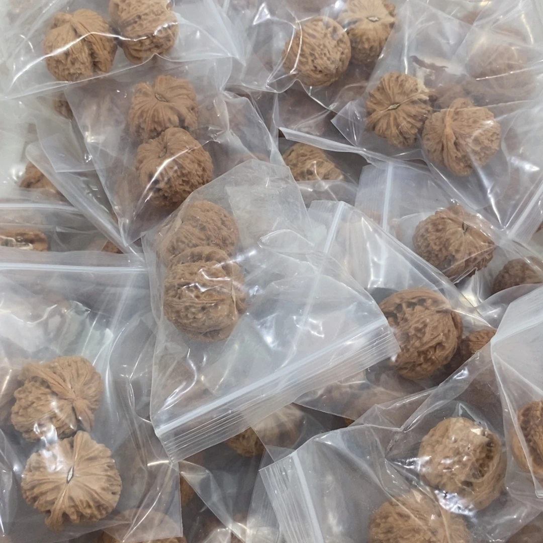 文玩核桃吊坠白狮子小