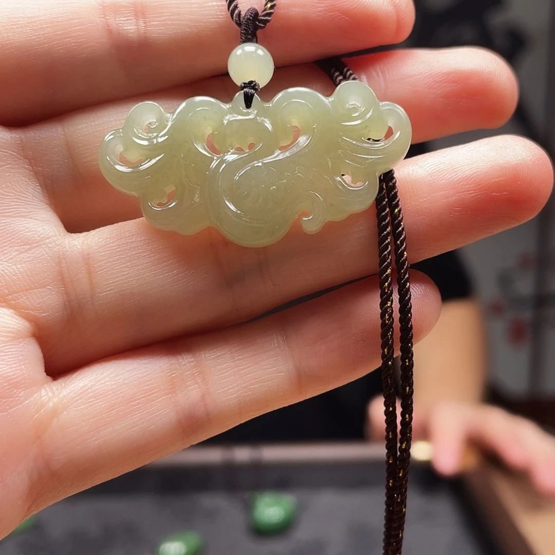 和田玉18K金镶嵌耳饰