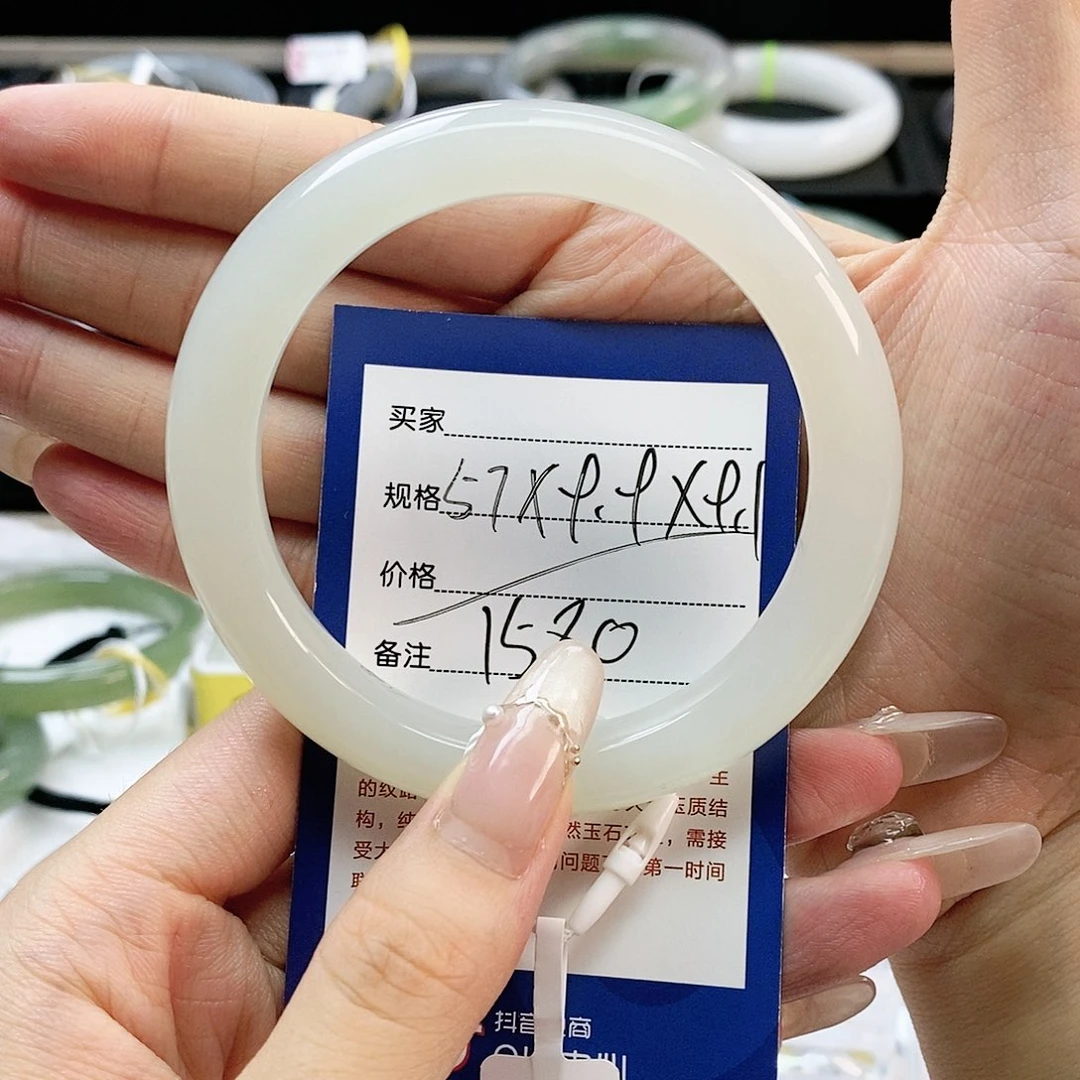 和田玉手镯未镶嵌冰荔枝
