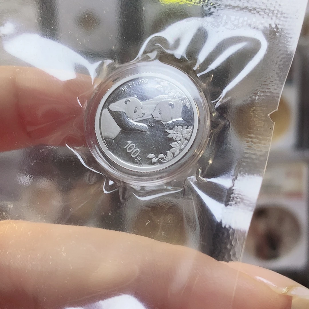 纯铂2023年铂金熊猫3克原盒证