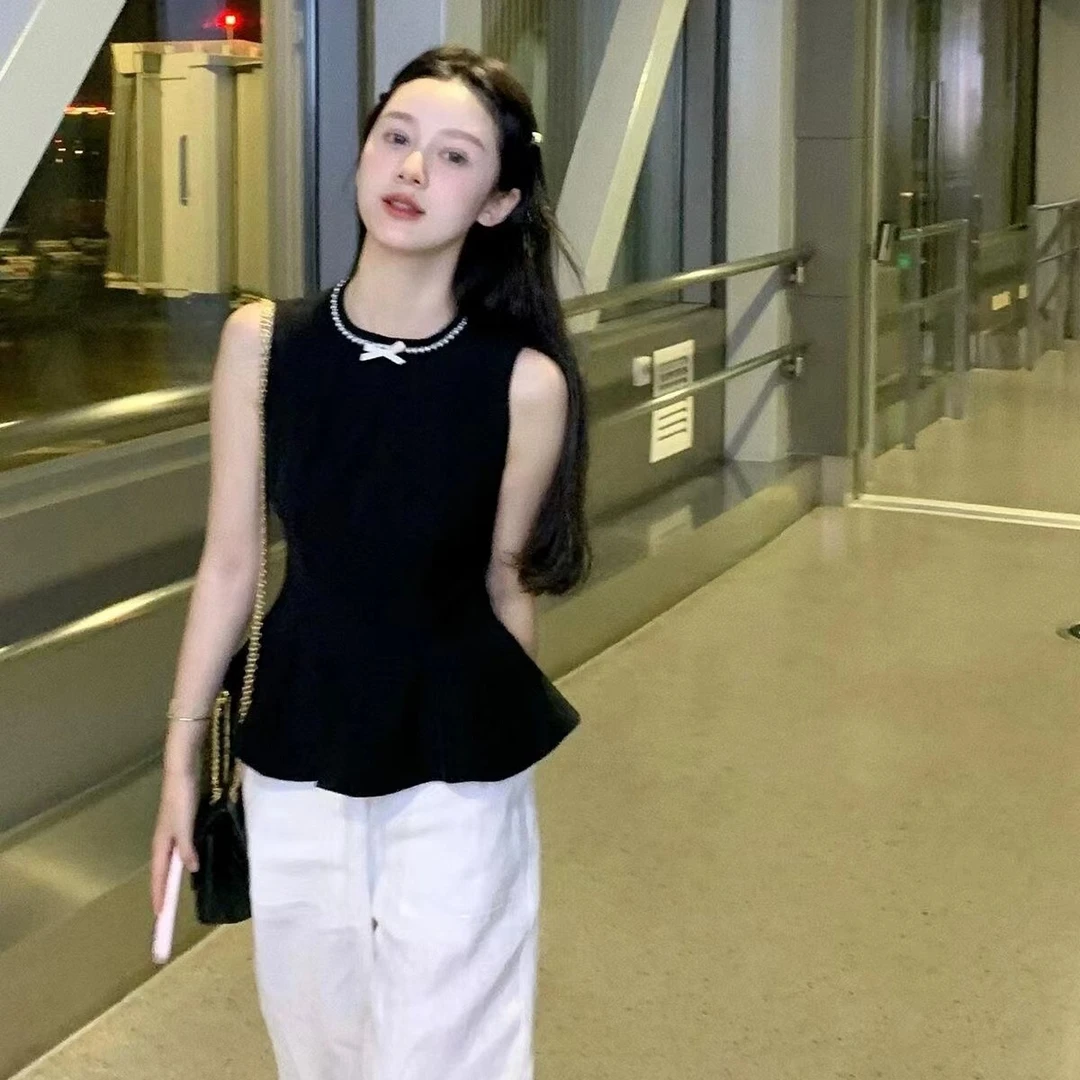 8023980240辣妹风钉珠领无袖上衣女显瘦时髦翘翘裙摆别致小背心