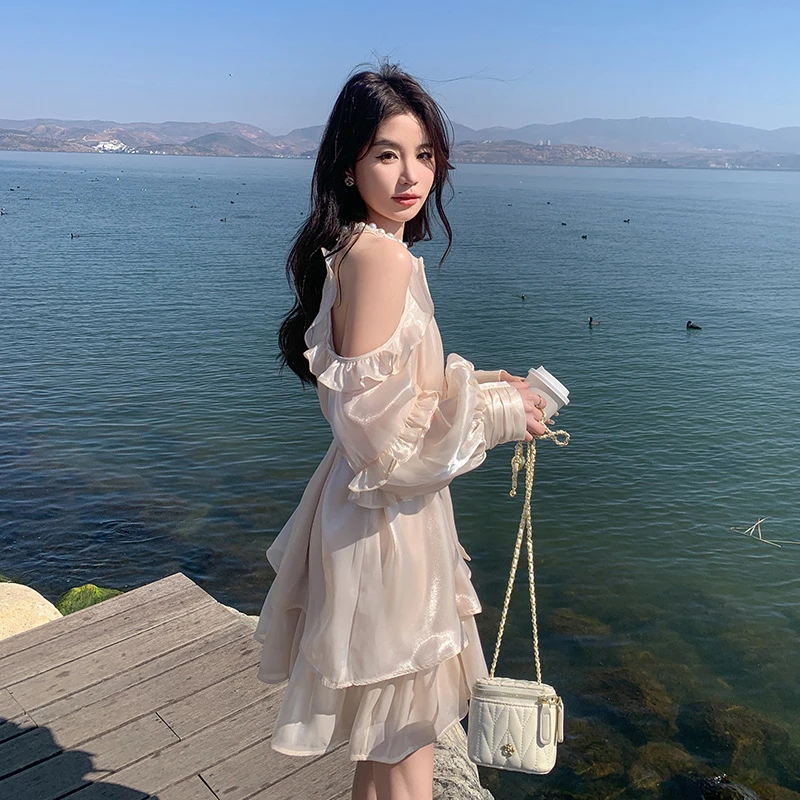杏色超仙挂脖露肩连衣裙女长袖2025新品法式度假风公主裙蓬蓬裙