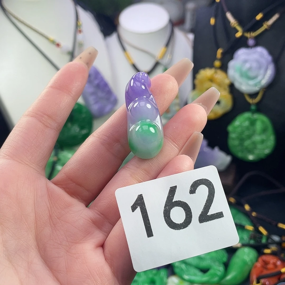 翡翠未镶嵌吊坠(赠链)