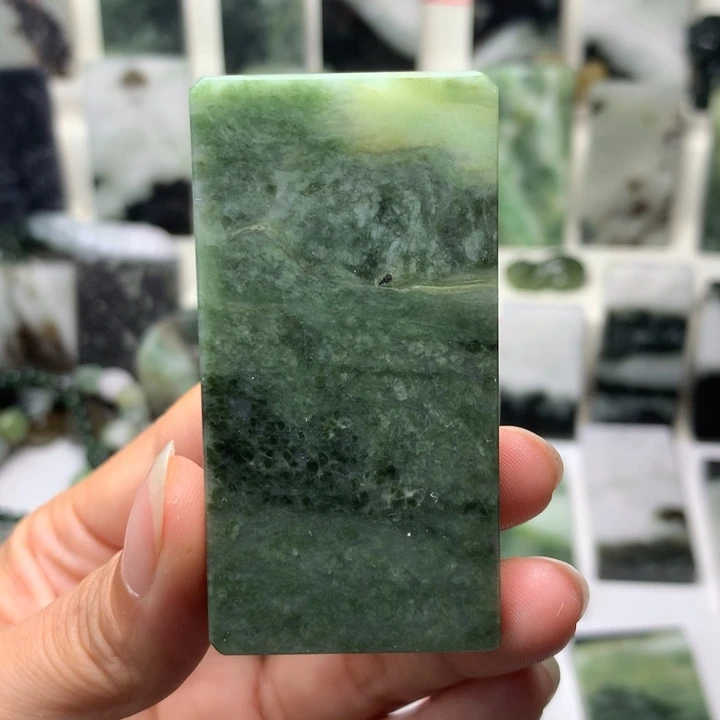 独山玉未镶嵌颈饰