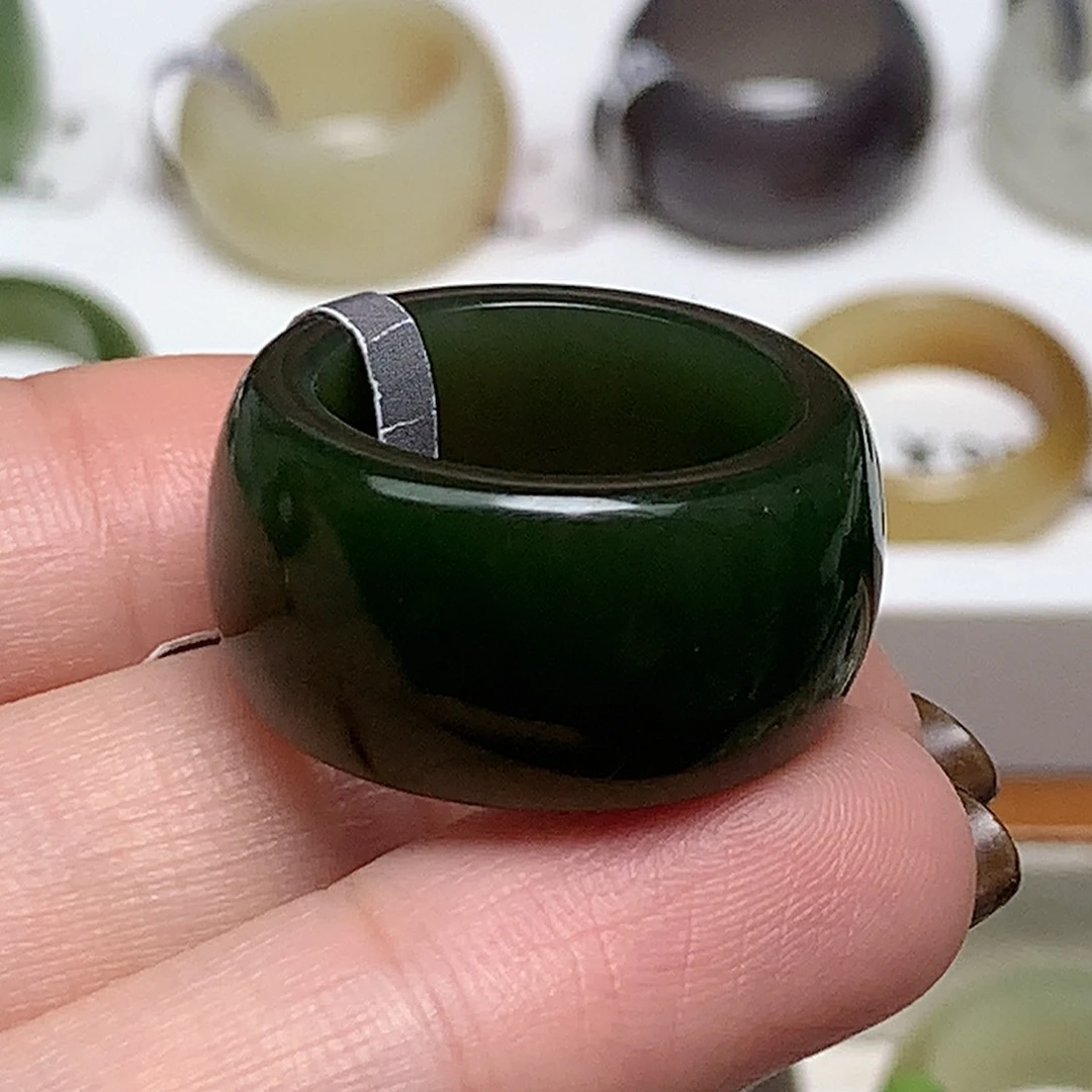 未镶嵌戒指和田玉