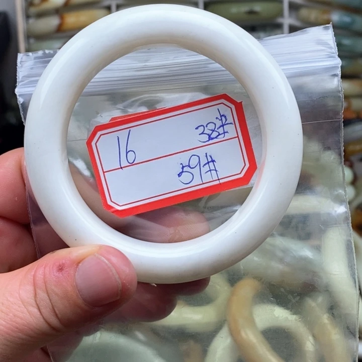 未镶嵌蛇纹石玉颈饰