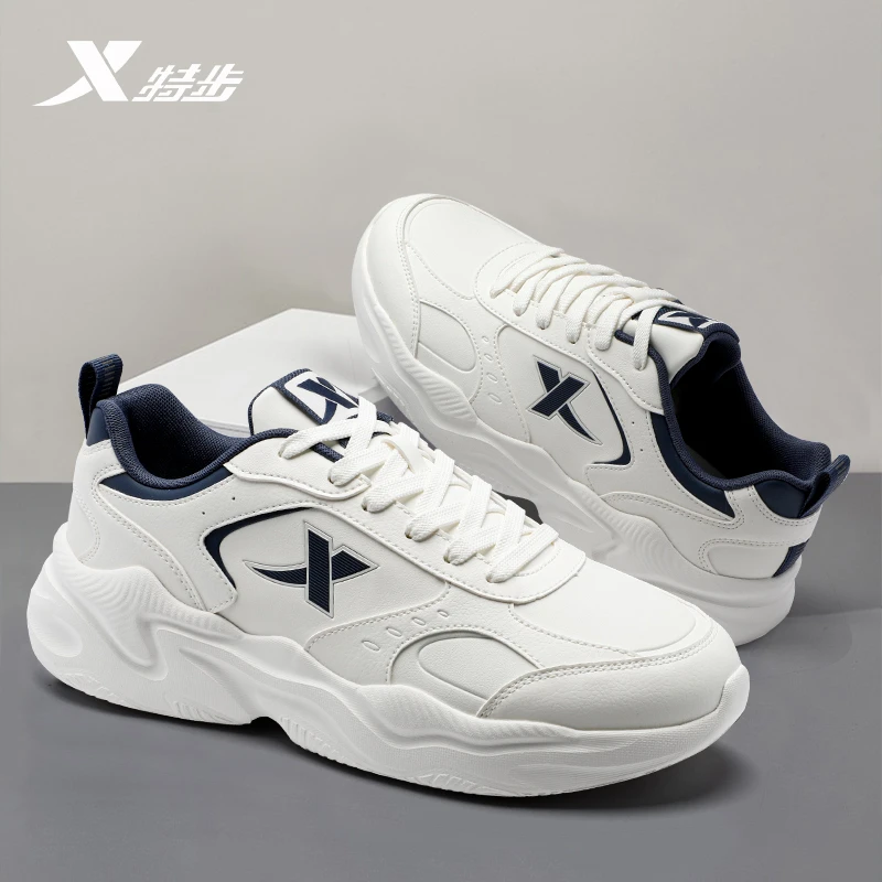特步男鞋2025秋冬新款防水皮面休闲运动鞋学生减震男士白色跑步鞋