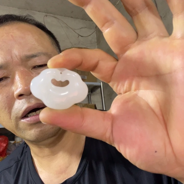 颈饰未镶嵌石英质玉